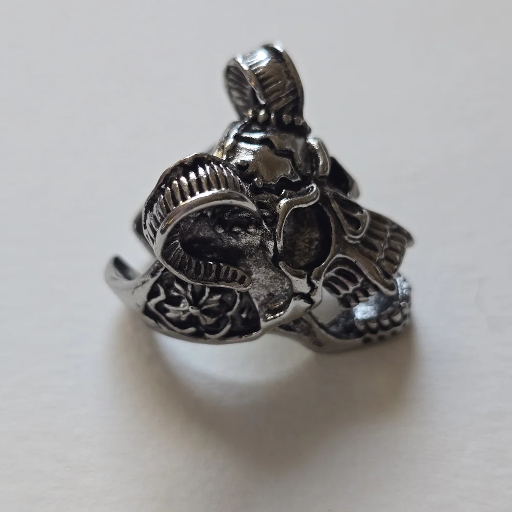 Silver Skull Horned Ring  Size 8